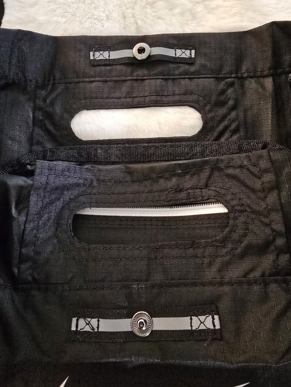 Nike Stash Tote Bag w/Pouch, Unisex, Black, Water Repellent White Swoosh - Picture 6 of 11